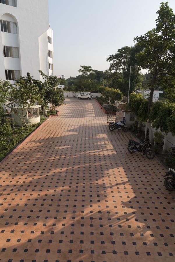 Rajhans Hotel & Resort Phalta Bilik gambar