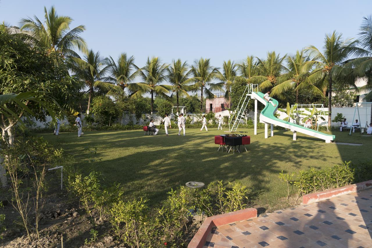 Rajhans Hotel & Resort Phalta Bilik gambar