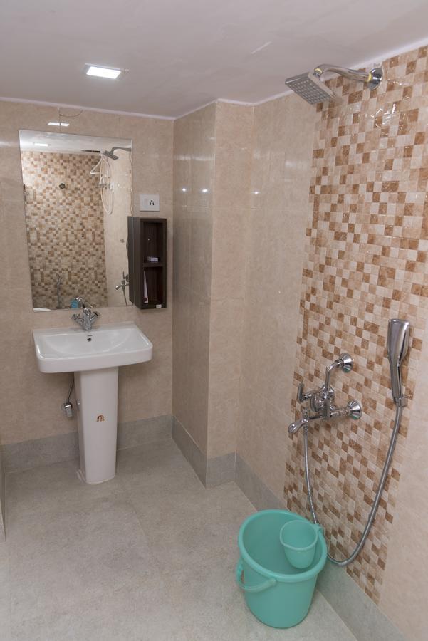 Rajhans Hotel & Resort Phalta Bilik gambar