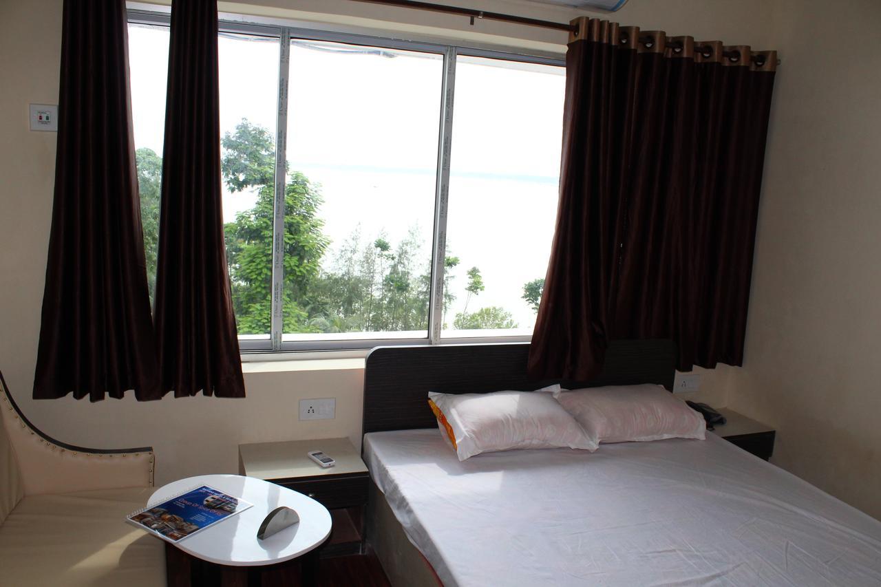 Rajhans Hotel & Resort Phalta Luaran gambar