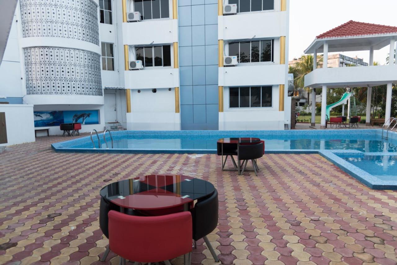 Rajhans Hotel & Resort Phalta Bilik gambar